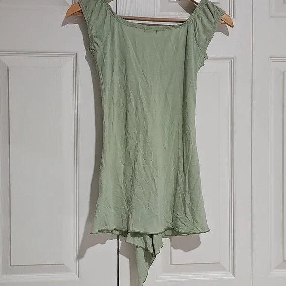 🌿 Maurices Sage Green Twist Front Top – Size Small 🌿 - Picture 3 of 3